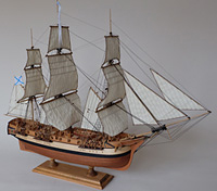 модель парусного корабля из дерева «Мирный»