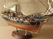 модель парусного корабля из дерева яхта «Дружба»