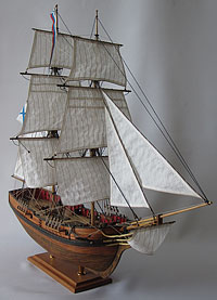 деревянная модель парусника «Волга»